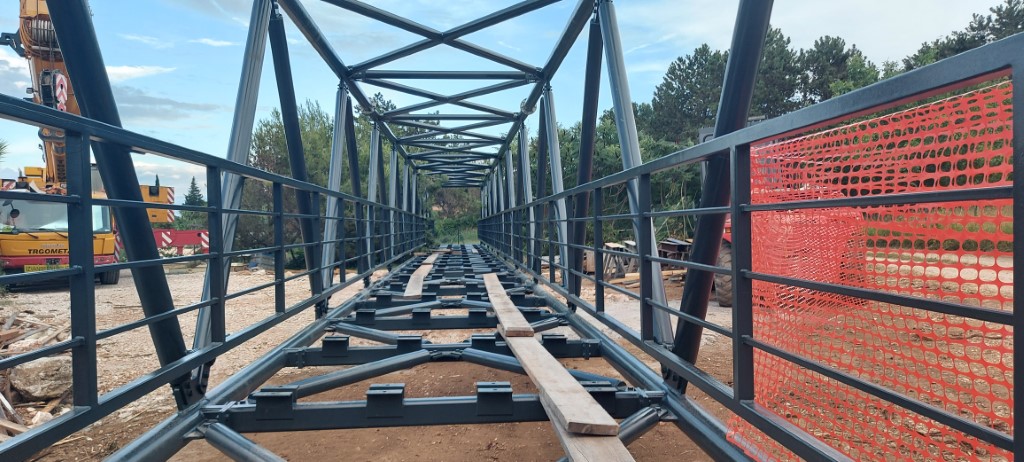 Novi glazbeni hit na Alberima: „Beton, kamen i željezo“